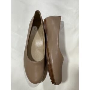 Naturalizer Maxwell Creme Brule Leather Slip-On Flats Size 9 M